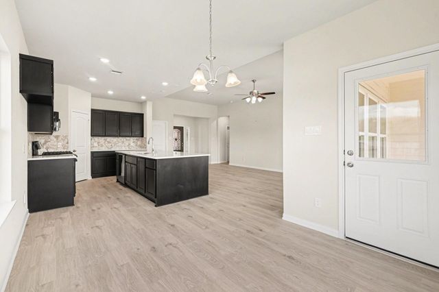 12400 Hackberry Dr, Willis, TX 77318