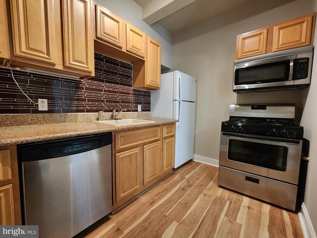 1525 N FRONT ST, Harrisburg, PA 17102