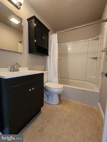 1525 N FRONT ST, Harrisburg, PA 17102