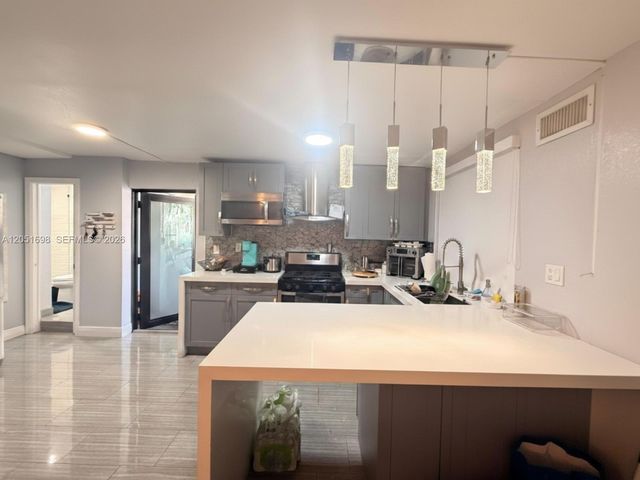 10417 NW 129th St B, Hialeah Gardens, FL 33018