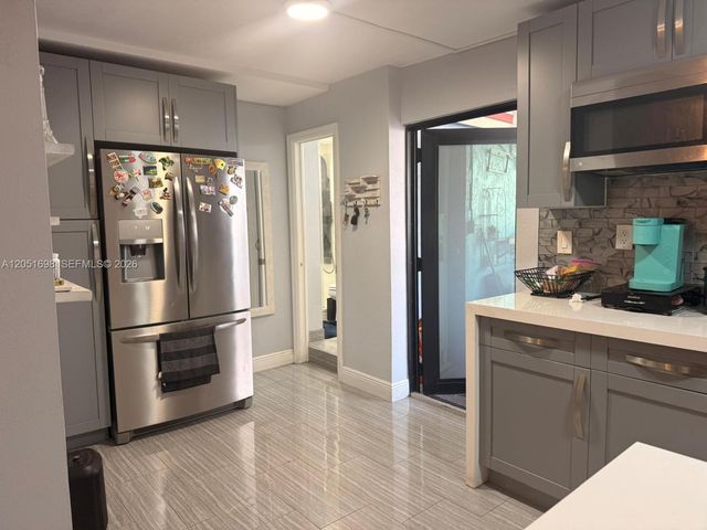 10417 NW 129th St B, Hialeah Gardens, FL 33018