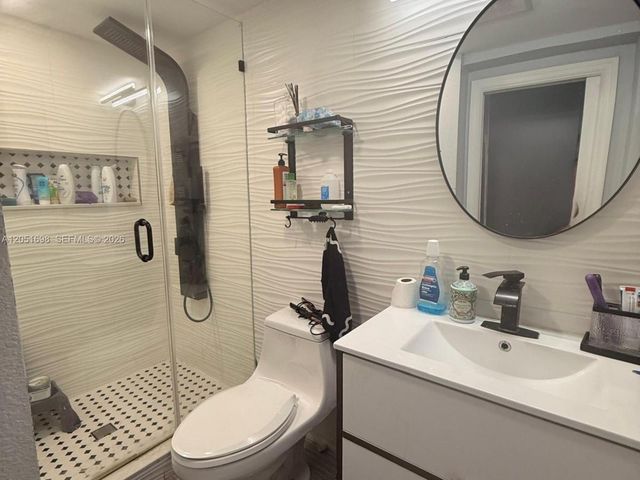 10417 NW 129th St B, Hialeah Gardens, FL 33018
