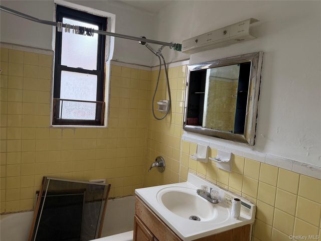 141-05 Northern Boulevard 1E, Flushing, NY 11354