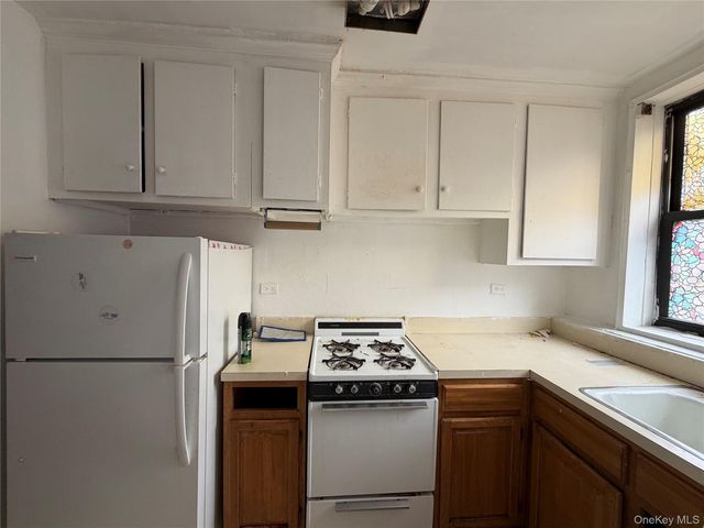 141-05 Northern Boulevard 1E, Flushing, NY 11354