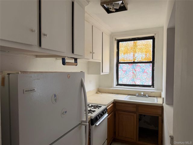 141-05 Northern Boulevard 1E, Flushing, NY 11354