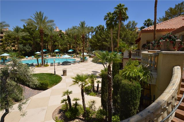 270 FLAMINGO Road 207, Las Vegas, NV 89169