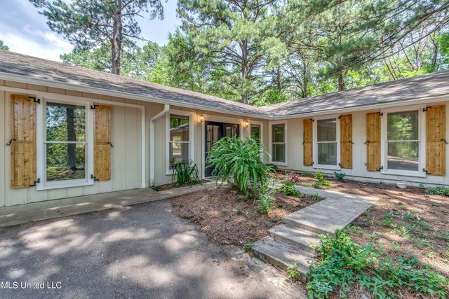 551 Holly Bush Road, Brandon, MS 39047