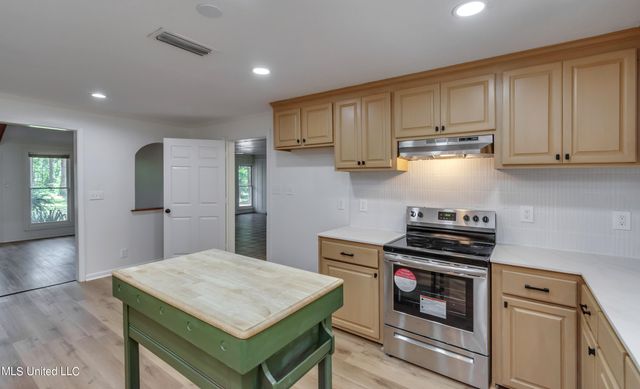 551 Holly Bush Road, Brandon, MS 39047