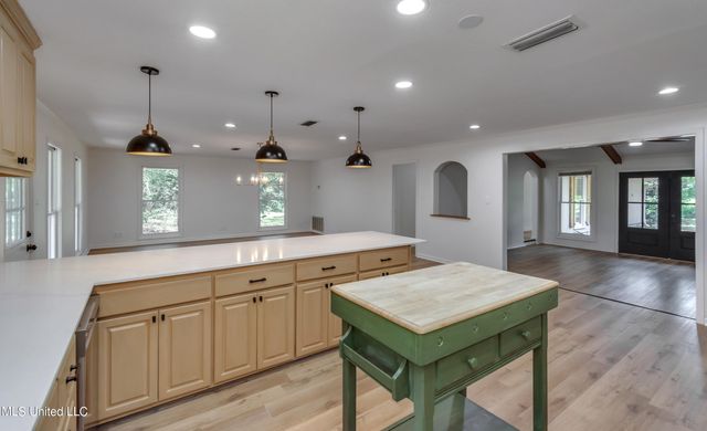 551 Holly Bush Road, Brandon, MS 39047