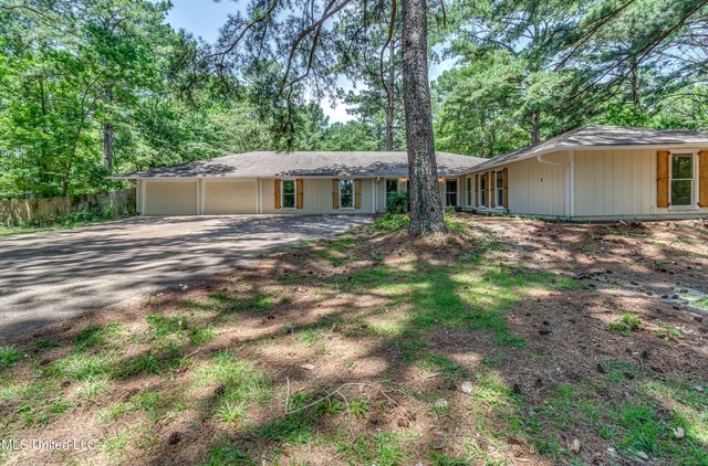 551 Holly Bush Road, Brandon, MS 39047