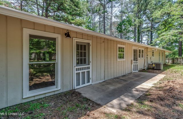 551 Holly Bush Road, Brandon, MS 39047