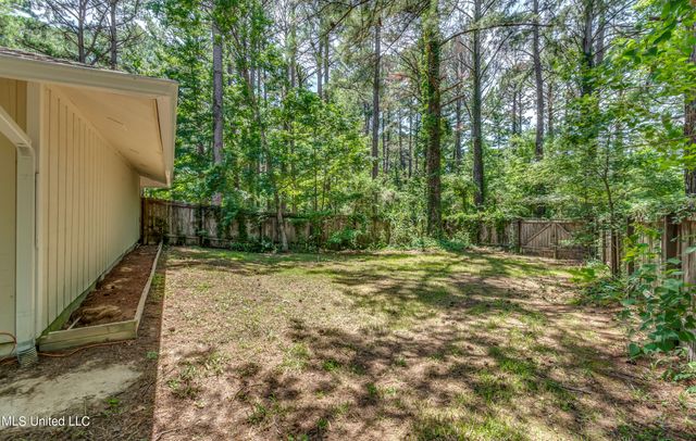 551 Holly Bush Road, Brandon, MS 39047