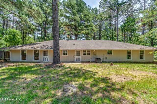 551 Holly Bush Road, Brandon, MS 39047
