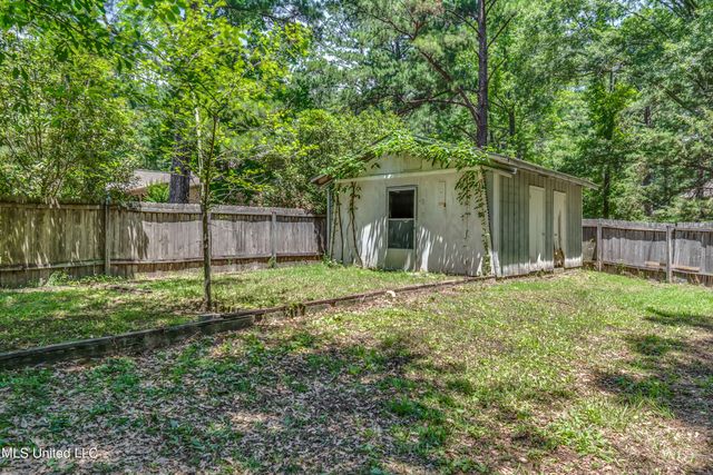 551 Holly Bush Road, Brandon, MS 39047