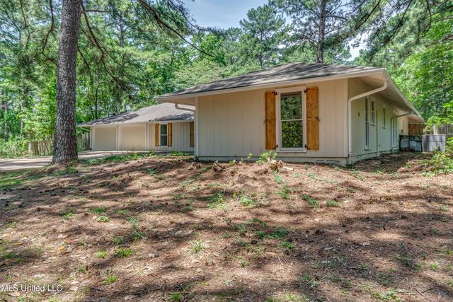 551 Holly Bush Road, Brandon, MS 39047