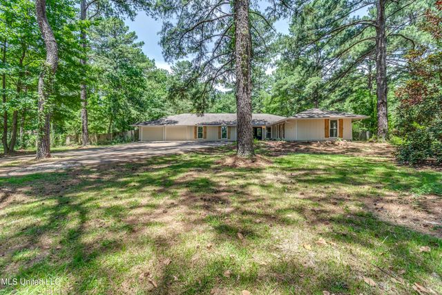 551 Holly Bush Road, Brandon, MS 39047