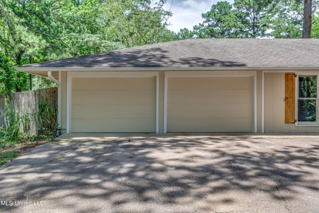 551 Holly Bush Road, Brandon, MS 39047