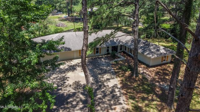 551 Holly Bush Road, Brandon, MS 39047