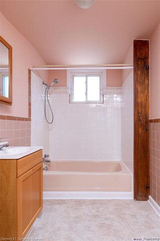 1463 Reo Avenue, Lincoln Park, MI 48146