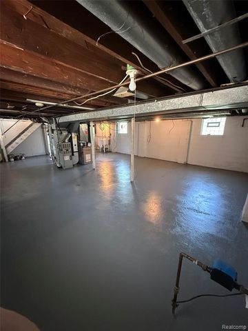 1463 Reo Avenue, Lincoln Park, MI 48146