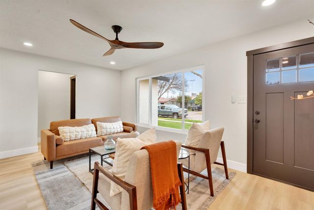 4676 E Orleans Avenue, Fresno, CA 93702