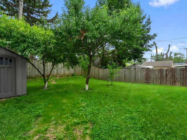 625 Jefferson Avenue, Carpentersville, IL 60110