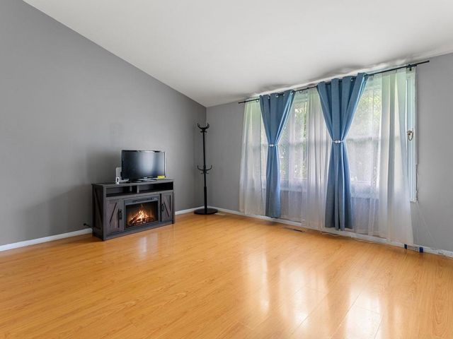 625 Jefferson Avenue, Carpentersville, IL 60110