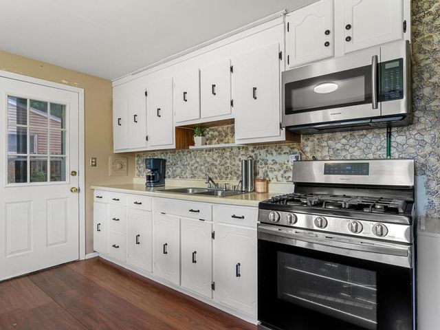 625 Jefferson Avenue, Carpentersville, IL 60110
