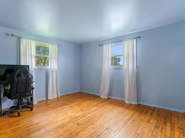 625 Jefferson Avenue, Carpentersville, IL 60110