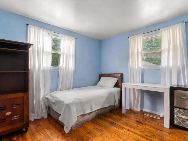 625 Jefferson Avenue, Carpentersville, IL 60110