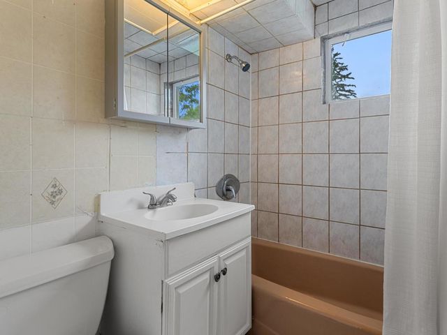 625 Jefferson Avenue, Carpentersville, IL 60110