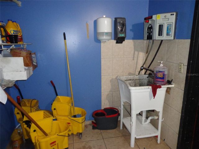 715 WEST WATERS AVENUE, Tampa, FL 33604