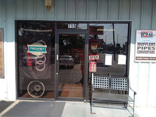 715 WEST WATERS AVENUE, Tampa, FL 33604