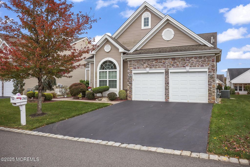 240 Diamond Spring Drive, Monroe, NJ 08831