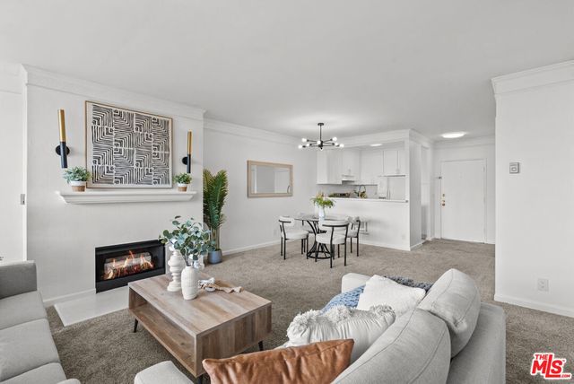 11645 Montana Avenue 335, Los Angeles, CA 90049