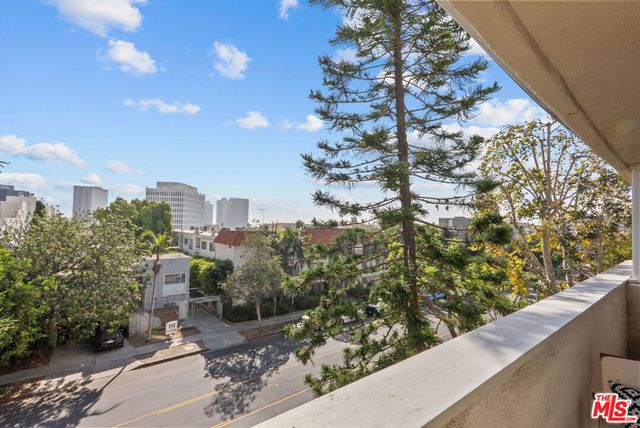 11645 Montana Avenue 335, Los Angeles, CA 90049