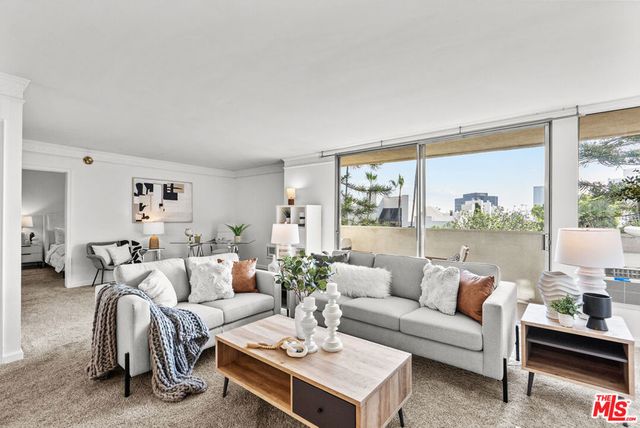 11645 Montana Avenue 335, Los Angeles, CA 90049