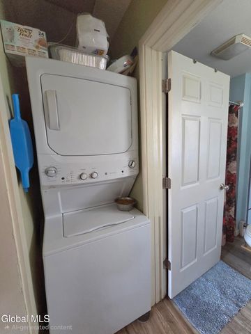 26 Winthrop Street, Colonie, NY 12205