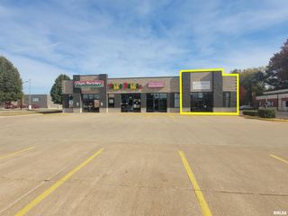 3203 DEVILS GLEN Road, Bettendorf, IA 52722