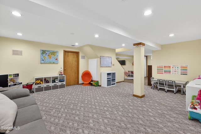 1014 Dibella Drive, Guilderland, NY 12303