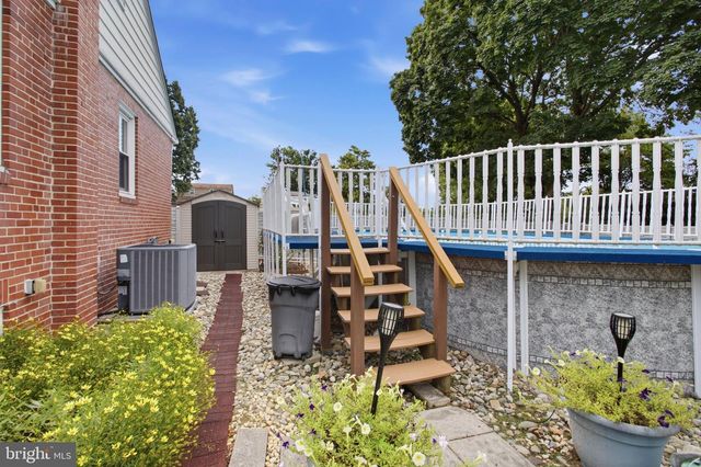 2 MYRTLE AVE, Ridley Park, PA 19078