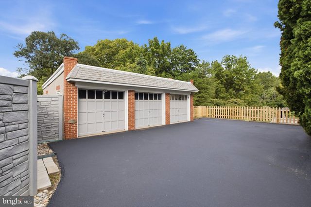 2 MYRTLE AVE, Ridley Park, PA 19078