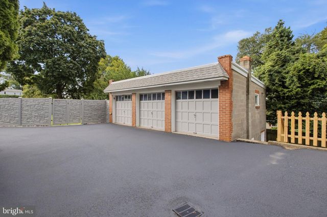 2 MYRTLE AVE, Ridley Park, PA 19078