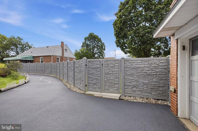 2 MYRTLE AVE, Ridley Park, PA 19078