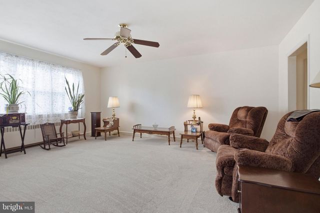 2 MYRTLE AVE, Ridley Park, PA 19078