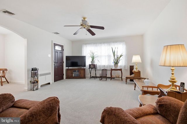 2 MYRTLE AVE, Ridley Park, PA 19078