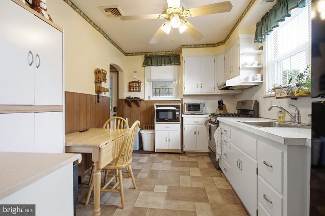 2 MYRTLE AVE, Ridley Park, PA 19078