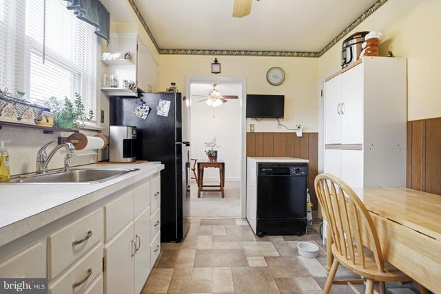 2 MYRTLE AVE, Ridley Park, PA 19078