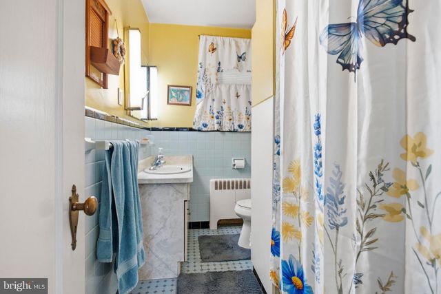 2 MYRTLE AVE, Ridley Park, PA 19078