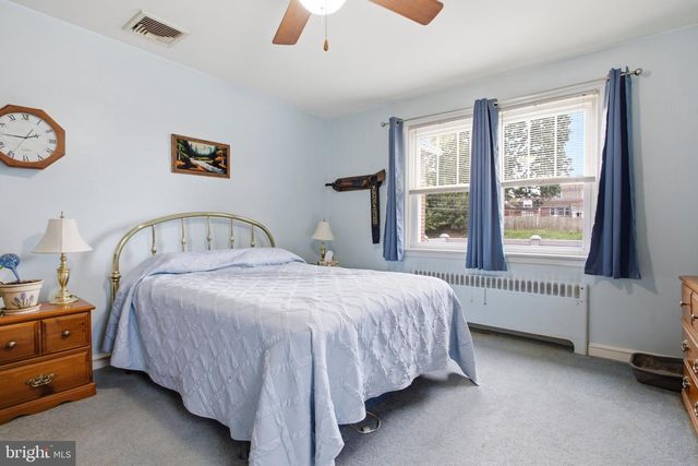 2 MYRTLE AVE, Ridley Park, PA 19078
